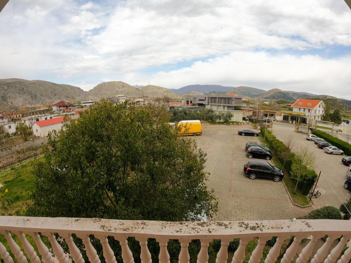 Hotel Hasmegaj Mahall' e Kryethuit Dış mekan fotoğraf