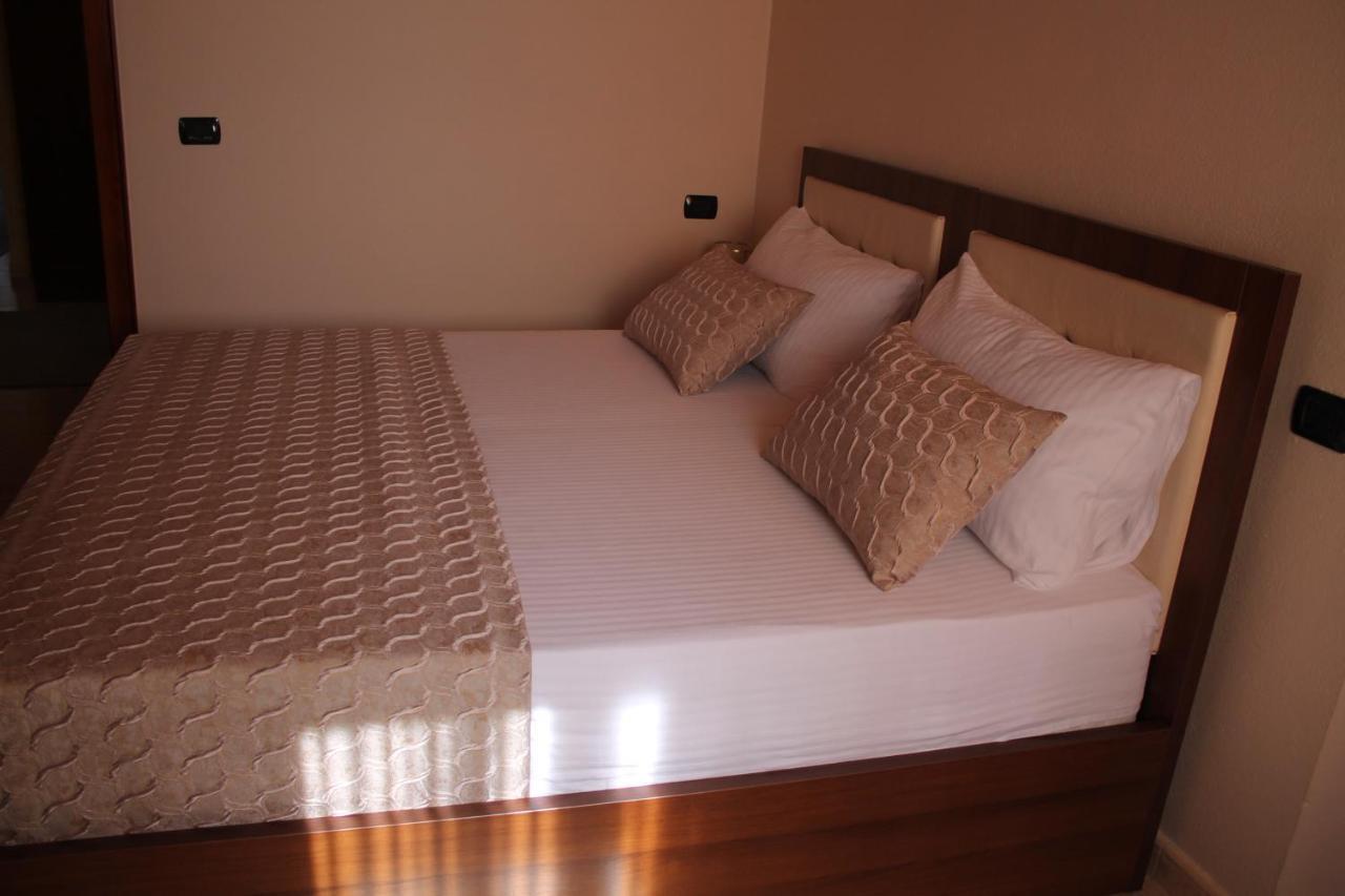 Hotel Hasmegaj Mahall' e Kryethuit Dış mekan fotoğraf