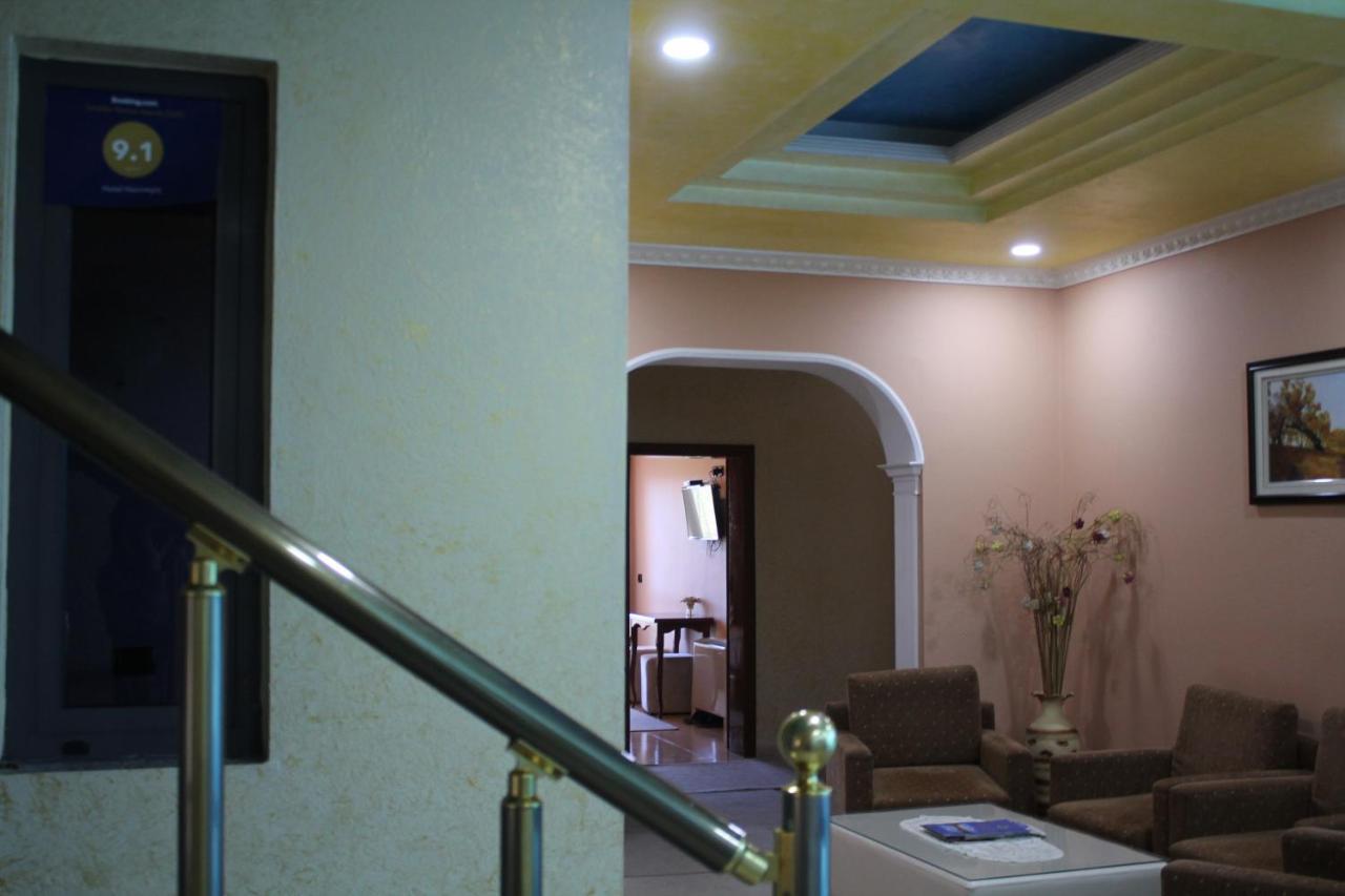 Hotel Hasmegaj Mahall' e Kryethuit Dış mekan fotoğraf
