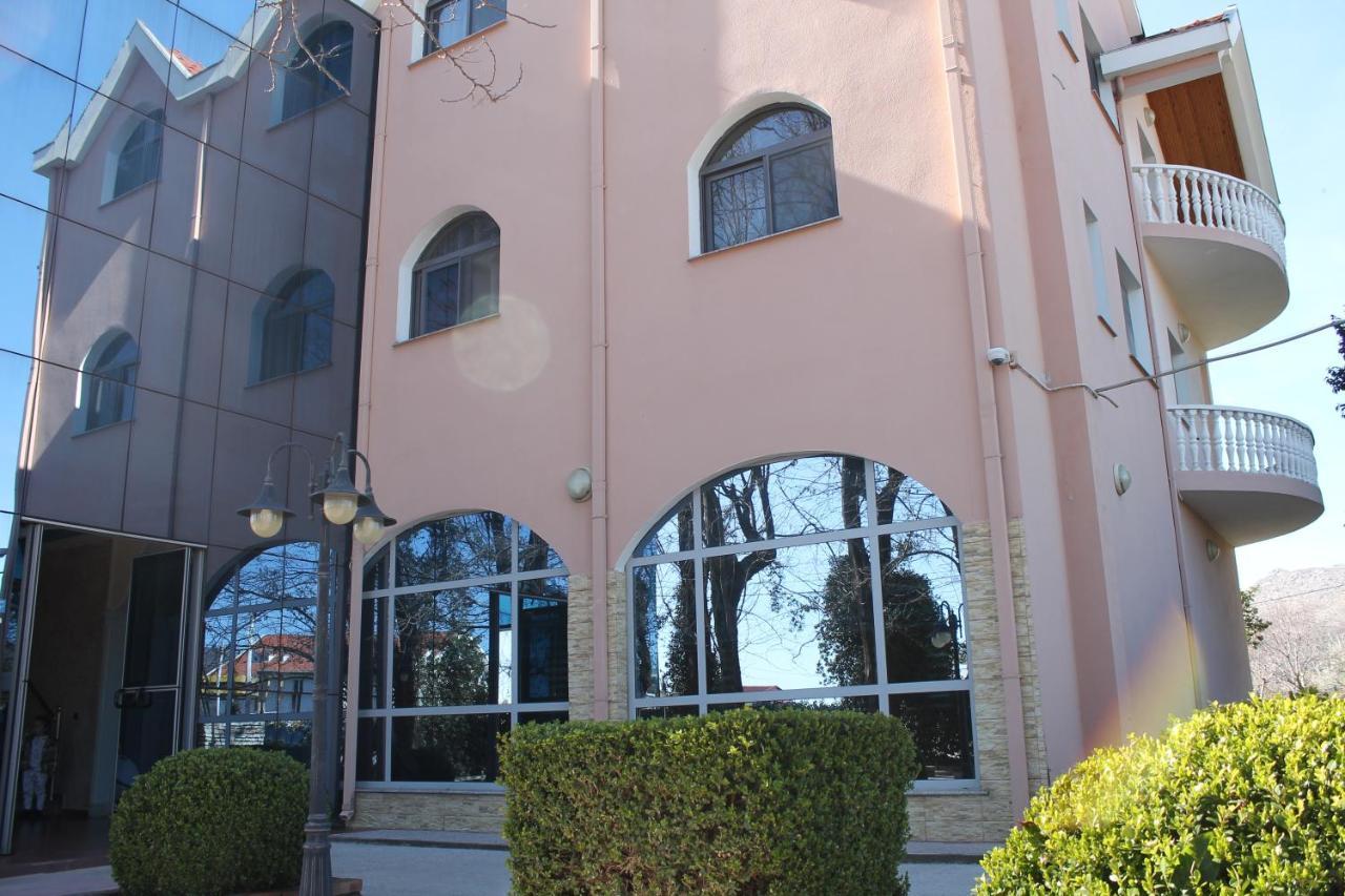 Hotel Hasmegaj Mahall' e Kryethuit Dış mekan fotoğraf