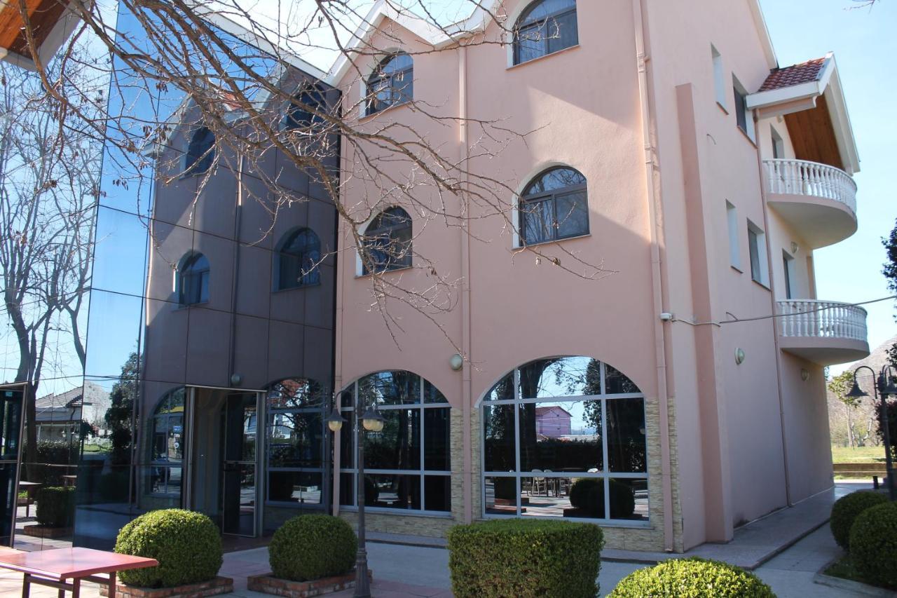 Hotel Hasmegaj Mahall' e Kryethuit Dış mekan fotoğraf